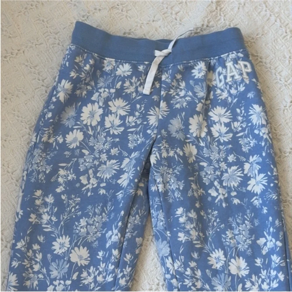GAP Blue and White Floral Joggers